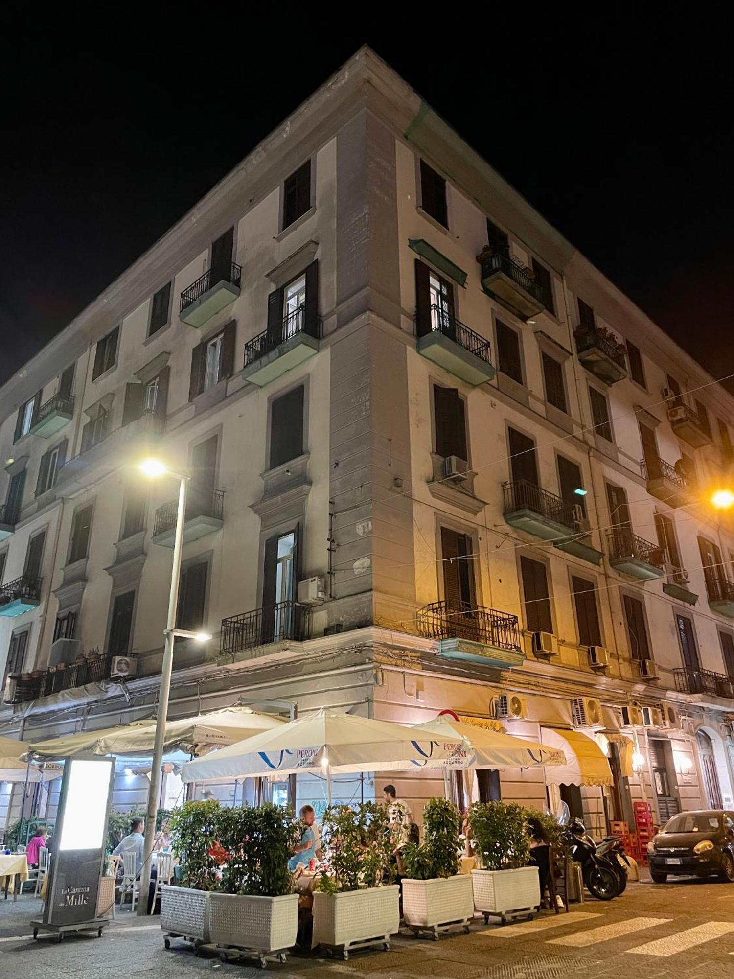 Napoli Centrale Suite Exterior photo